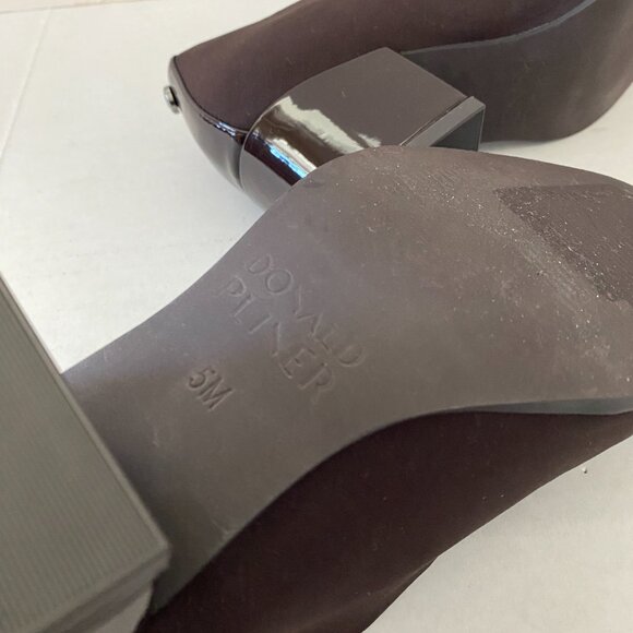 Donald Pliner Size 5 Heel Brown Pump Square Toe Stretch Fabric New - Picture 6 of 6